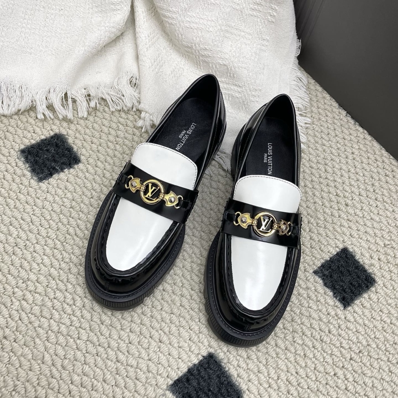 l0vis Vvtt0n loafers